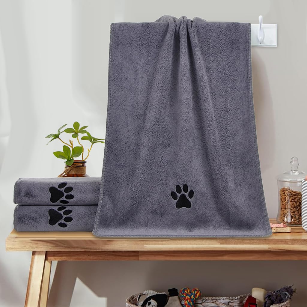 Qpets Dog Bath Towel for Cats and Dogs featuring Cute Paw Print | Ultra Absorbent Microfiber 50x100 cm